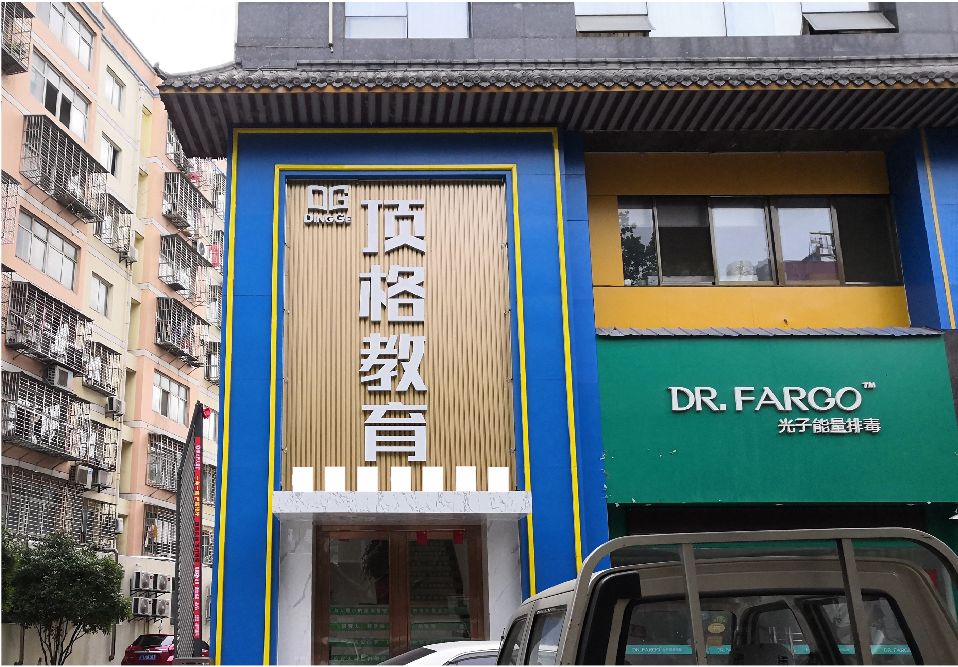 藤县门头设计要符合门店特色。