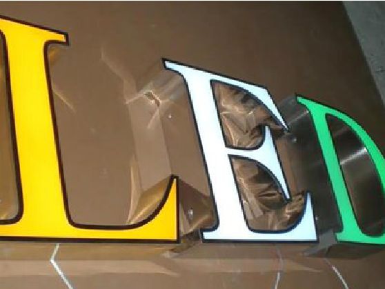 藤县介绍LED招牌的基础知识。